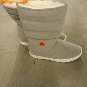NEW Sz 12 Women's Gray Winter Boots